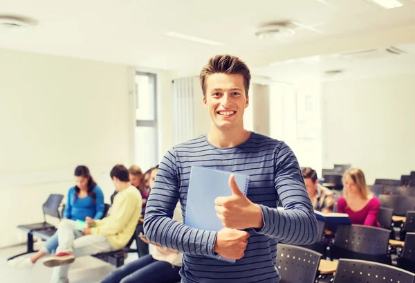 Grupo de estudantes sorridentes na sala de aula — Fotografia de Stock