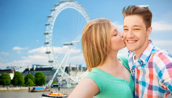 Happy couple taking selfie over london — Stok fotoğraf