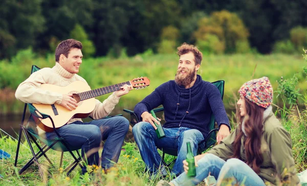 Group of tourists playing guitar in camping — Stock Photo, Image