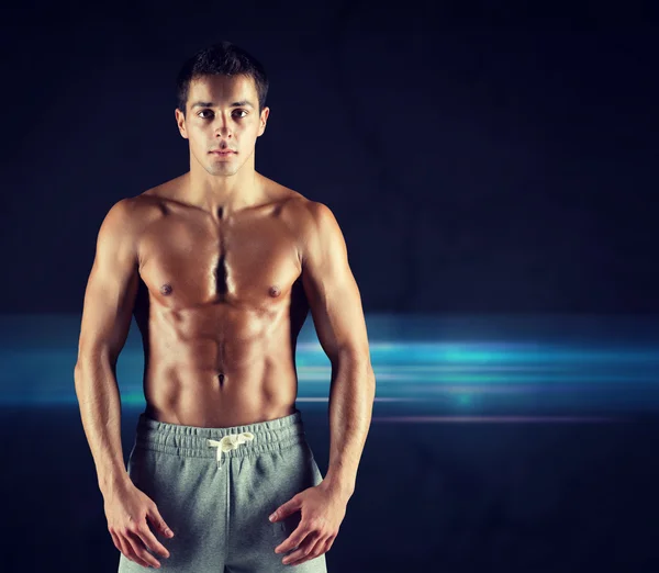 Young male bodybuilder with bare muscular torso — Stock Photo, Image