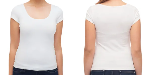 Close up de jovem mulher em branco t-shirt — Fotografia de Stock