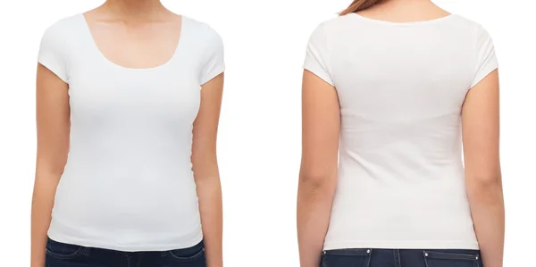 Primer plano de mujer joven en blanco camiseta — Foto de Stock