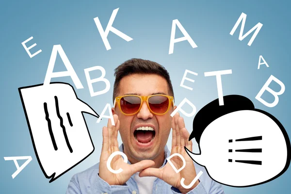 Face of angry shouting man in sunglasses with text — Stock fotografie