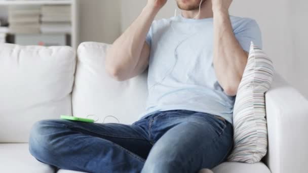 Close up of man with smartphone and earphones — Stock Video