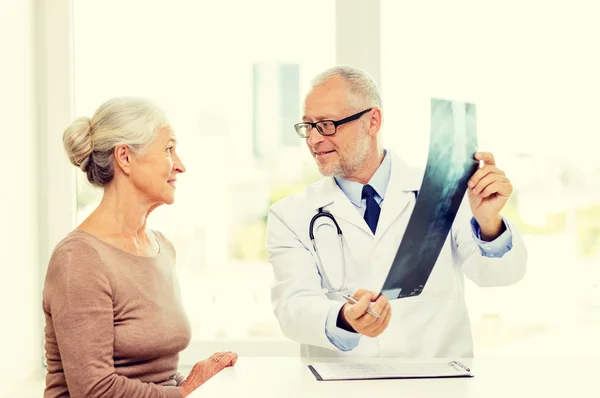 Smiling senior woman and doctor meeting — Stock Photo, Image