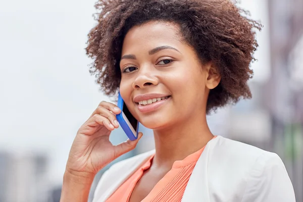 Happy young african american businesswoman in city — Stock Photo, Image
