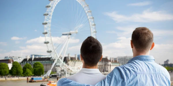 Close up of male gay couple looking at london view Obrazy Stockowe bez tantiem