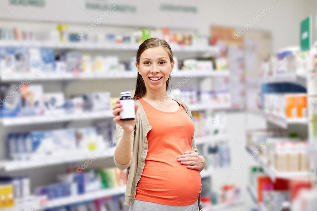 тест на беременность test клевер. косметические средства для будущих мам. товары для беременных в аптеке. женщина в аптеке. аптеки беременности.