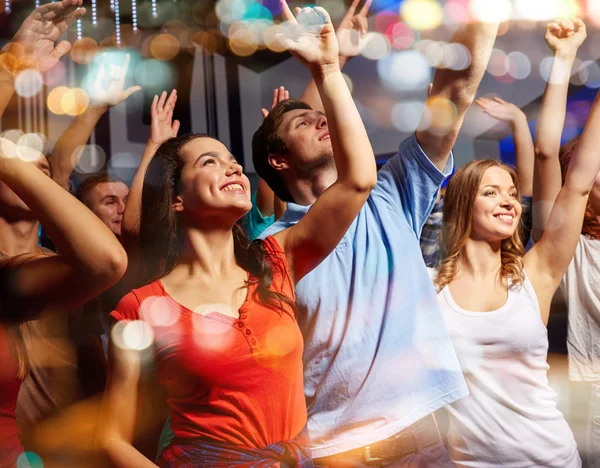 Smiling friends at concert in club — Stock Photo, Image