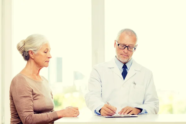 Senior woman and doctor meeting — Stock Photo, Image