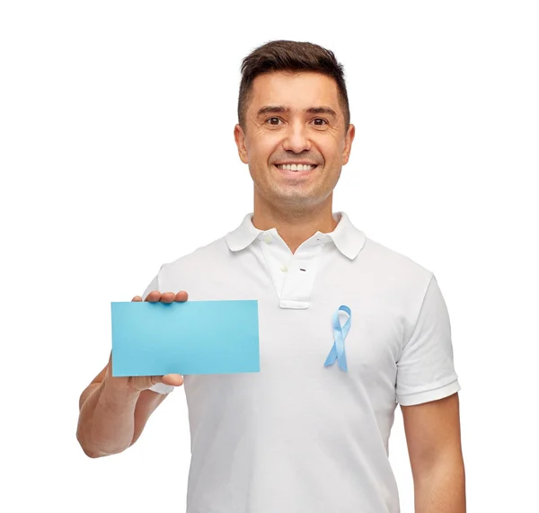 Man med prostata cancer awareness ribbon och kort — Stockfoto