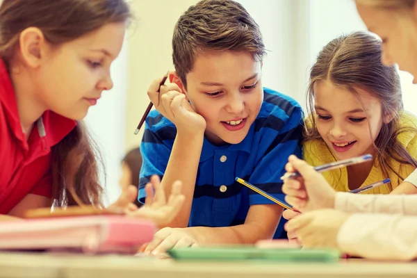 Group of students talking and writing at school — Stock Photo, Image