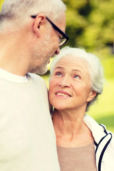 Senior couple hugging in city park — Stock Photo, Image