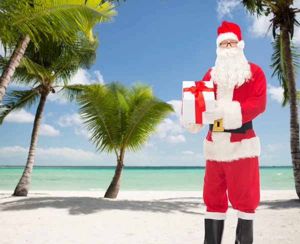 Man in costume of santa claus with gift box — Stock Photo, Image