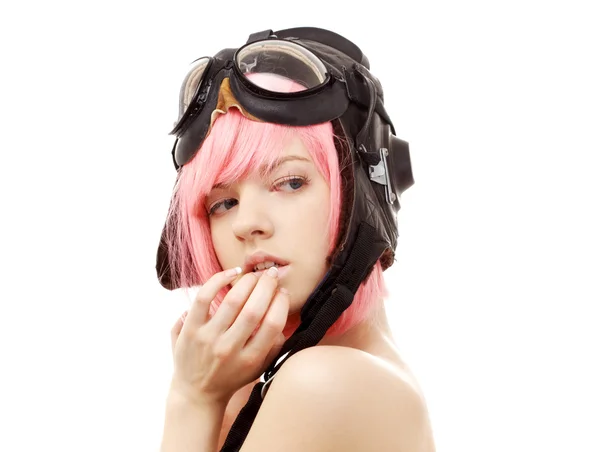 Havacı kask içinde üstsüz pembe saçlı kız — Stok fotoğraf
