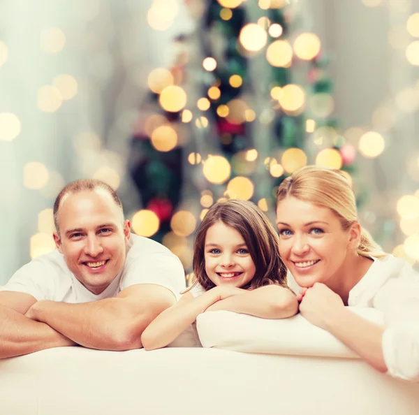 Família feliz em casa — Fotografia de Stock