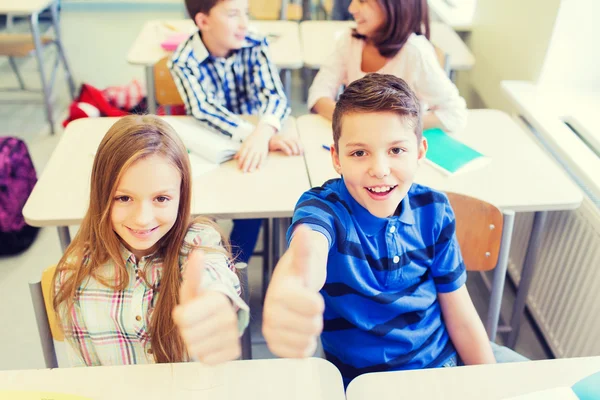 Group of school kids showing thumbs up — Stock Photo, Image