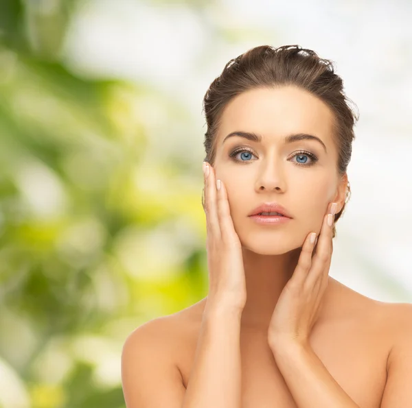 Mooie vrouw met updo — Stockfoto