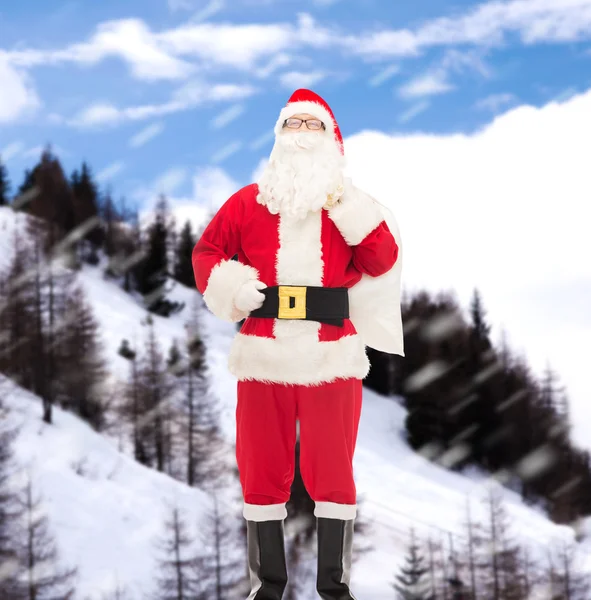 Homme en costume de Père Noël claus avec sac — Photo