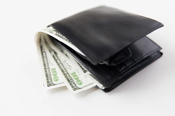 Primer plano del dinero del dólar en la cartera de cuero negro — Foto de Stock