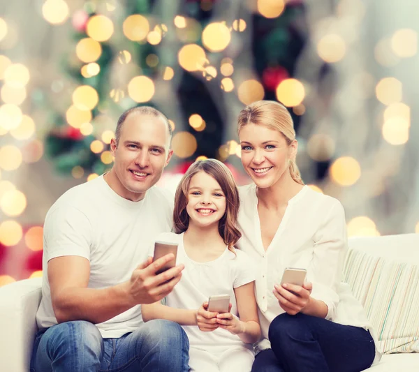 Happy family with smartphones — Stock Photo, Image