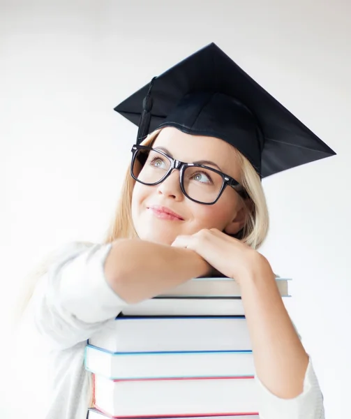 Estudante em boné de graduação — Fotografia de Stock