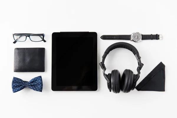 Pc tablet, headphone dengan barang pribadi hipster — Stok Foto