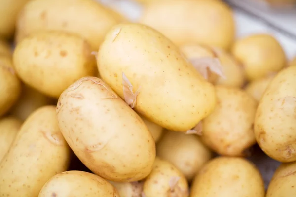 Nahaufnahme von Kartoffeln auf dem Wochenmarkt — Stockfoto