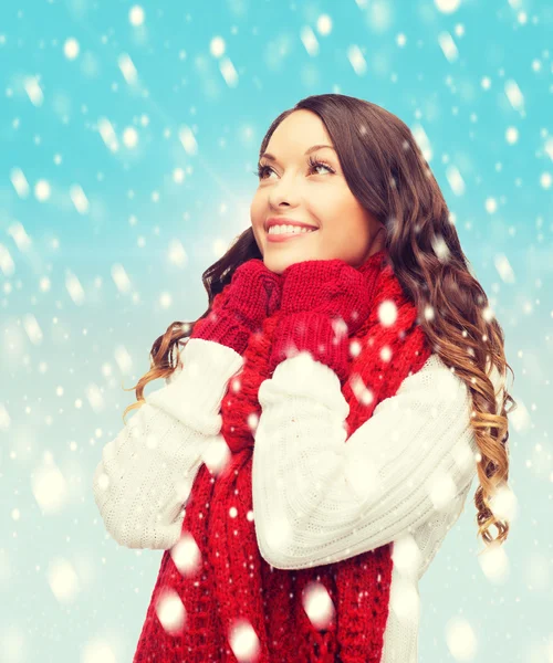 Woman in sweater, scarf and mittens — Stock Photo, Image