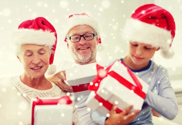 Happy family sitting on couch at home — Stock Photo, Image