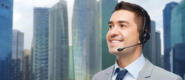 Hombre de negocios feliz en auriculares —  Fotos de Stock