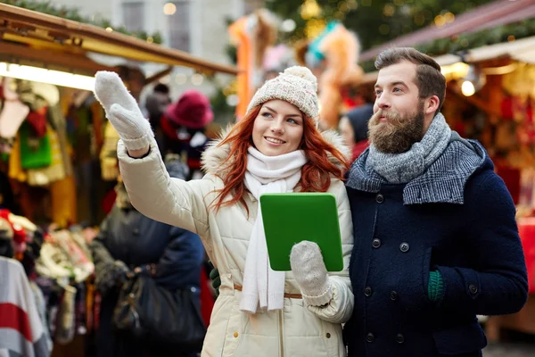 Happy couple walking with tablet pc in old town — Stock Photo, Image