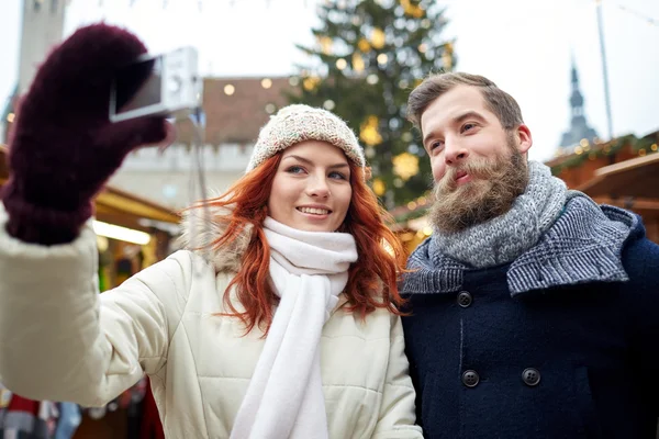 Couple taking selfie with smartphone in old town — Stock Photo, Image