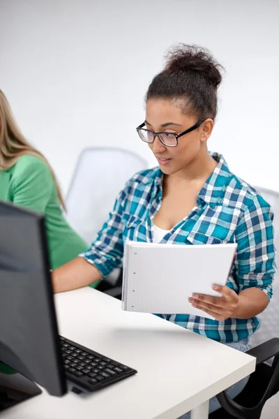 Happy high school students in computer class — Stock Photo, Image