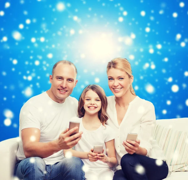 Happy family with smartphones — Stock Photo, Image
