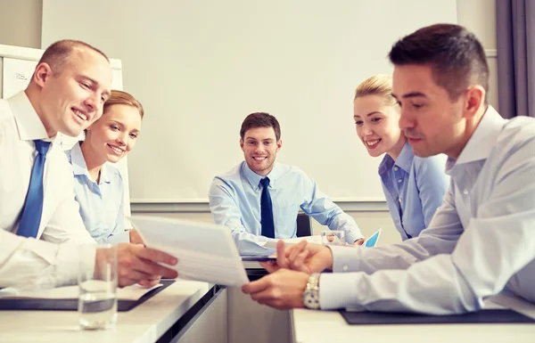 Group of smiling businesspeople meeting in office — Stock Photo, Image