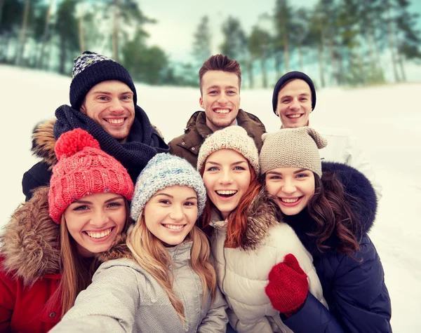 Group of smiling friends taking selfie outdoors — Stock Photo, Image