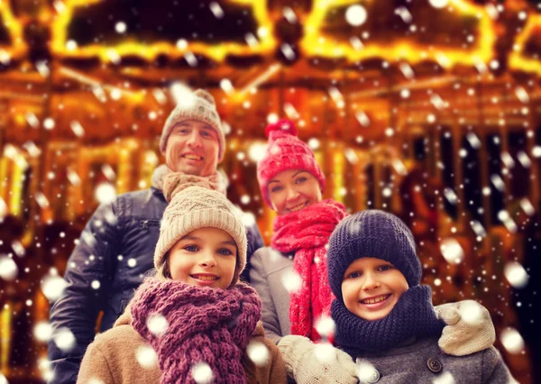 Familia feliz al aire libre — Foto de Stock