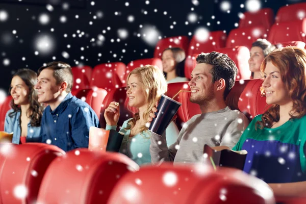 Happy friends with popcorn and drinks in cinema — Zdjęcie stockowe