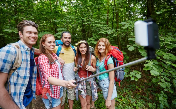 Friends with backpack taking selfie by smartphone — Stock Photo, Image