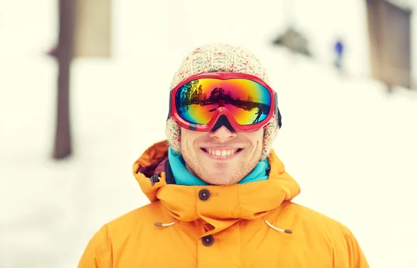 Kayak mutlu genç adam açık havada deniz gözlüğü — Stok fotoğraf
