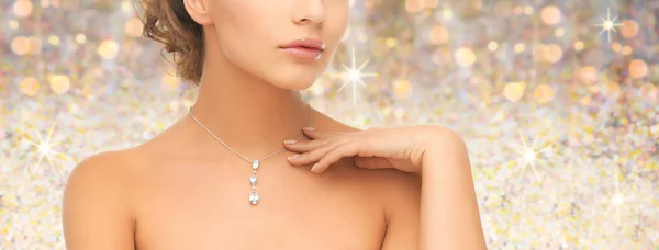 Woman wearing shiny diamond pendant — Stock Photo, Image