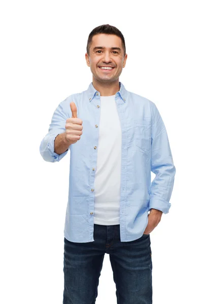 Uomo sorridente mostrando pollici in su — Foto Stock