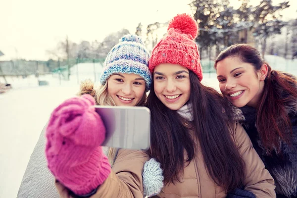 Happy teenage girls taking selfie with smartphone — Stock Photo, Image