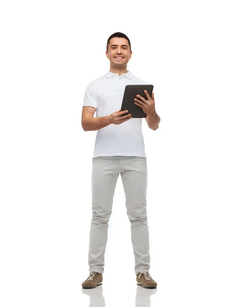 Hombre sonriente con tablet PC — Foto de Stock