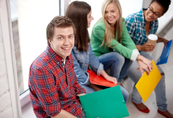 Group of happy high school students or classmates — Stock Photo, Image