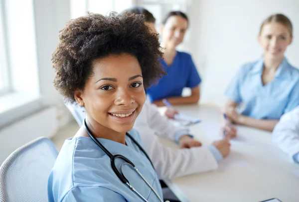 Happy doctor over group of medics at hospital — Stock Photo, Image