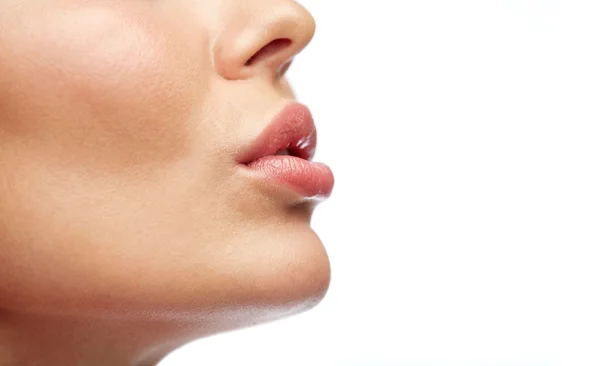 Close up van jonge vrouw lippen — Stockfoto