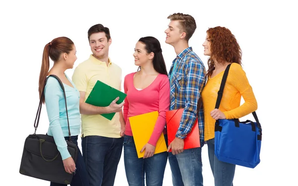 Grupo de adolescentes sonrientes — Foto de Stock