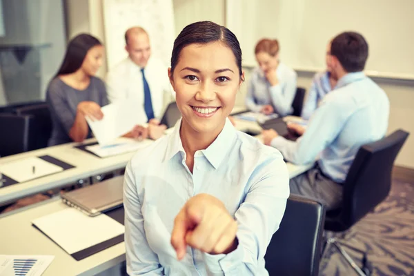 Group of smiling businesspeople meeting in office — Stock Photo, Image